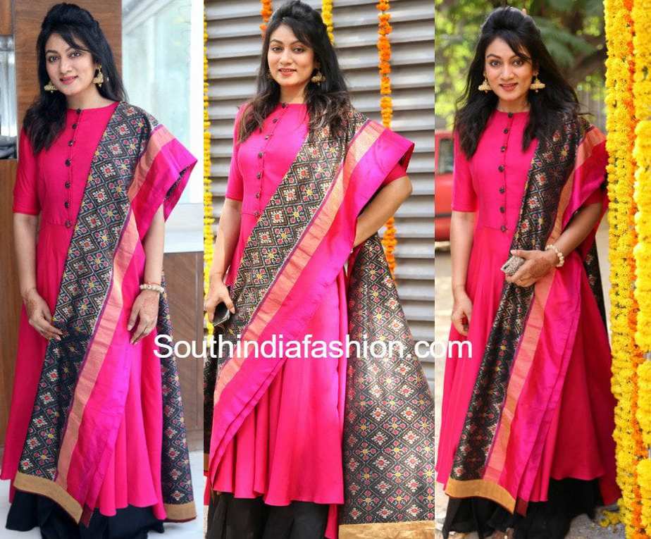 asmitha karnani pink kurta ikat dupatta