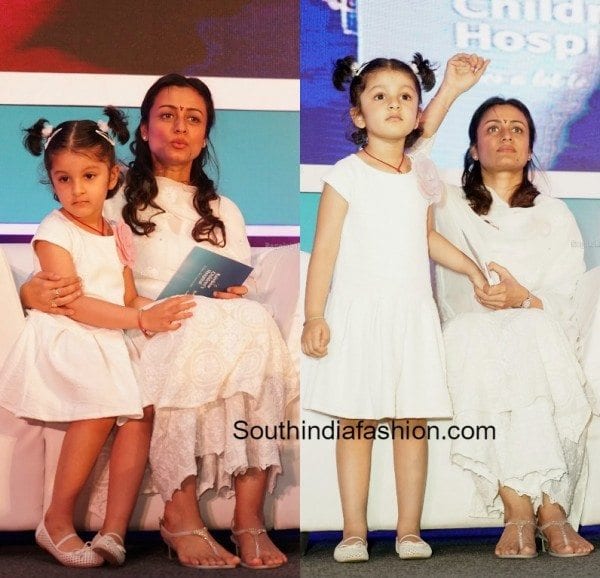 Namrata sirodkar with her daughter