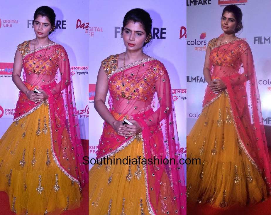 chinmayi in mrunaini rao lehnega at marathi filmfare awards 2017