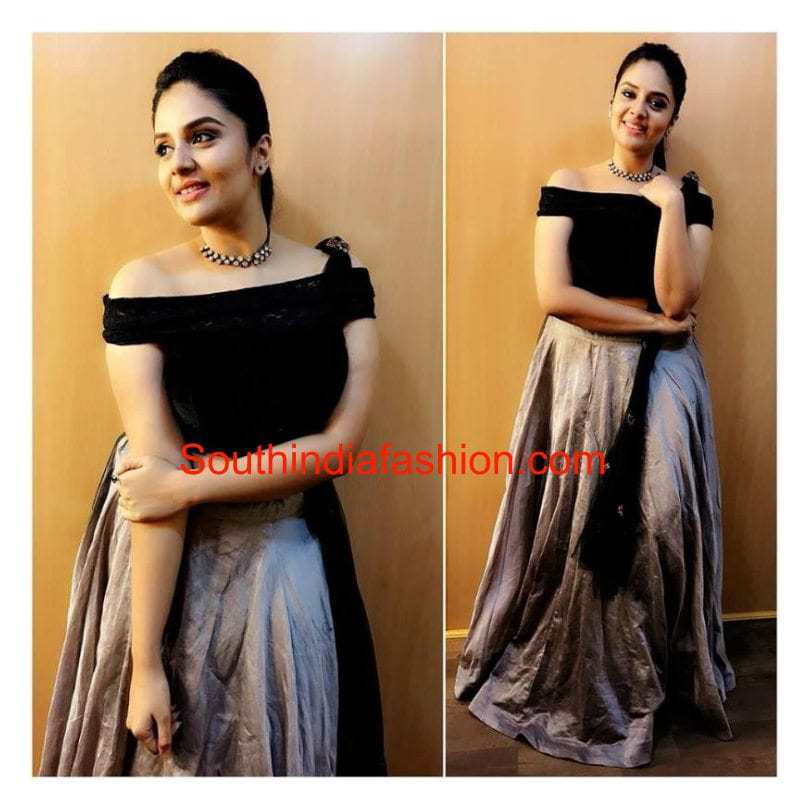 Sreemukhi in grey lehenga skirt and top