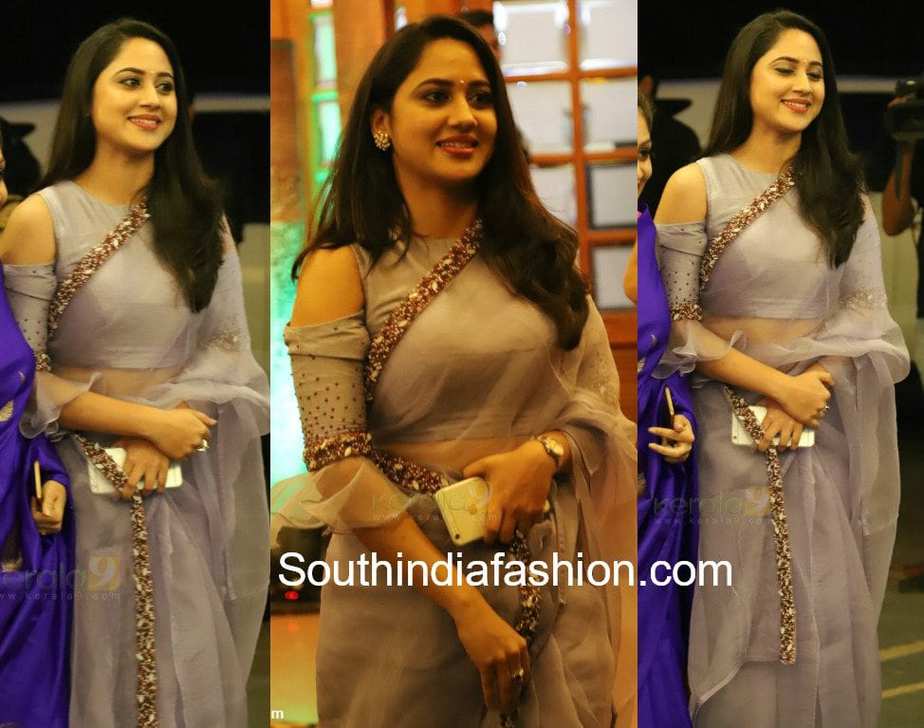 miya george grey saree at bhavana and naveen wedding reception