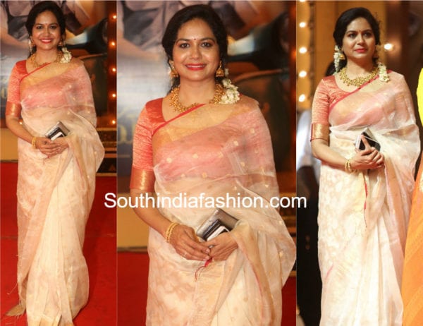 singer sunitha white chanderi silk saree at mahanati audio launch