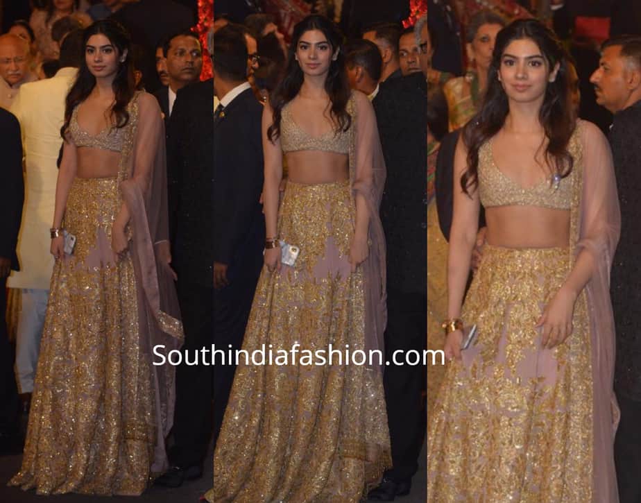 khushi kapoor in gold lehenga at isha ambani wedding 