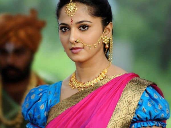 6 Bindi Designs You Must Try This Year - Indian Bindi Designs 6 Bindi Designs You Must Try This Year - Indian Bindi Designs