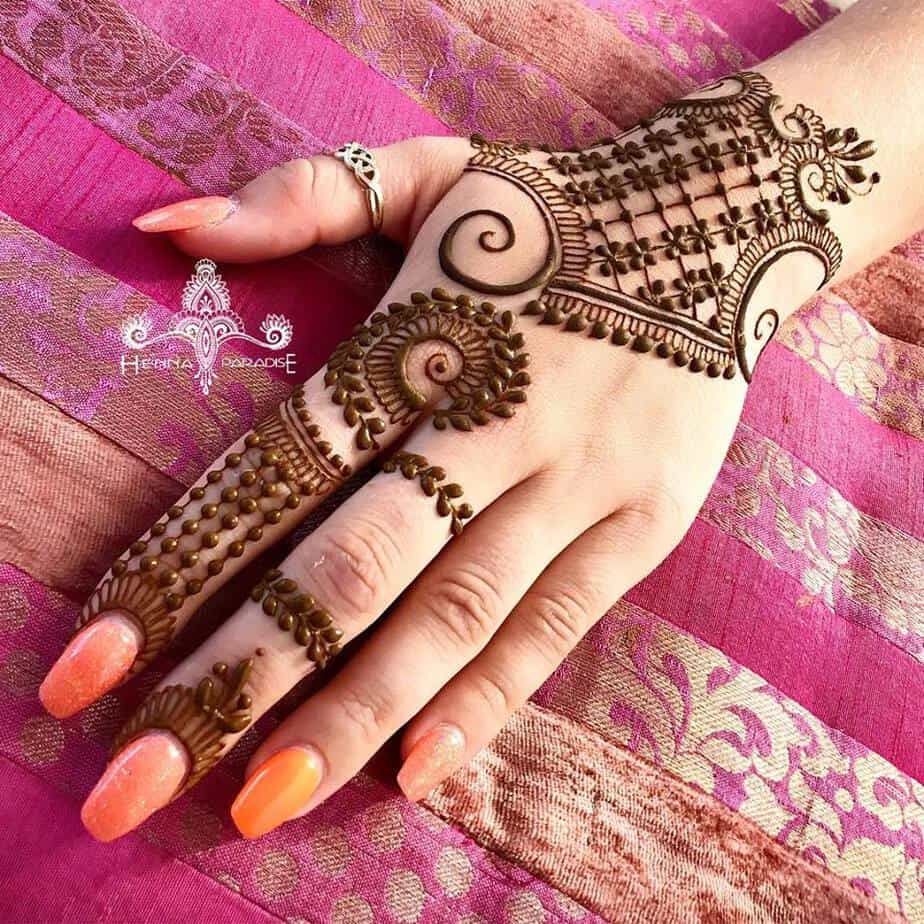 10 Beautiful and Simple Henna Designs for Your Front Hand You Need to ...