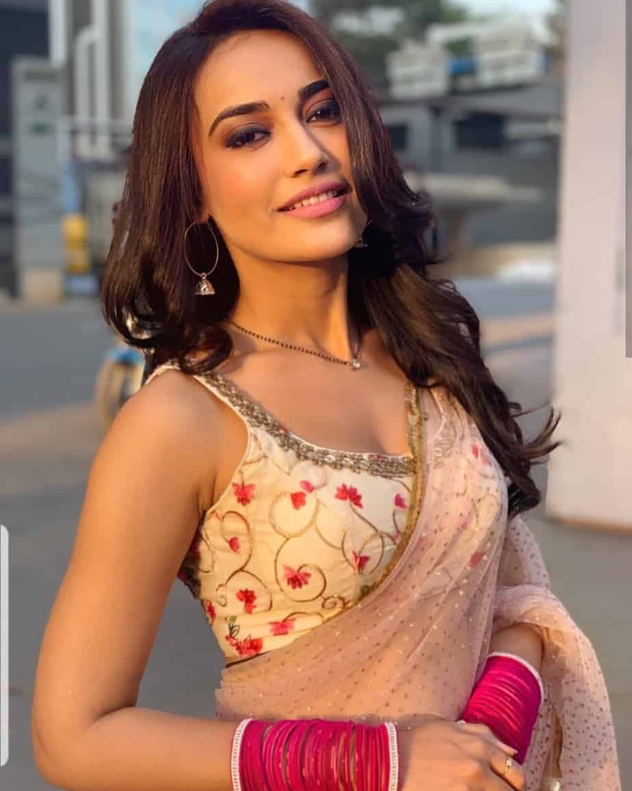 Surbhi jyoti saree look