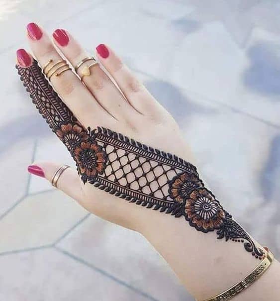 intricate Arabic mehendi designs