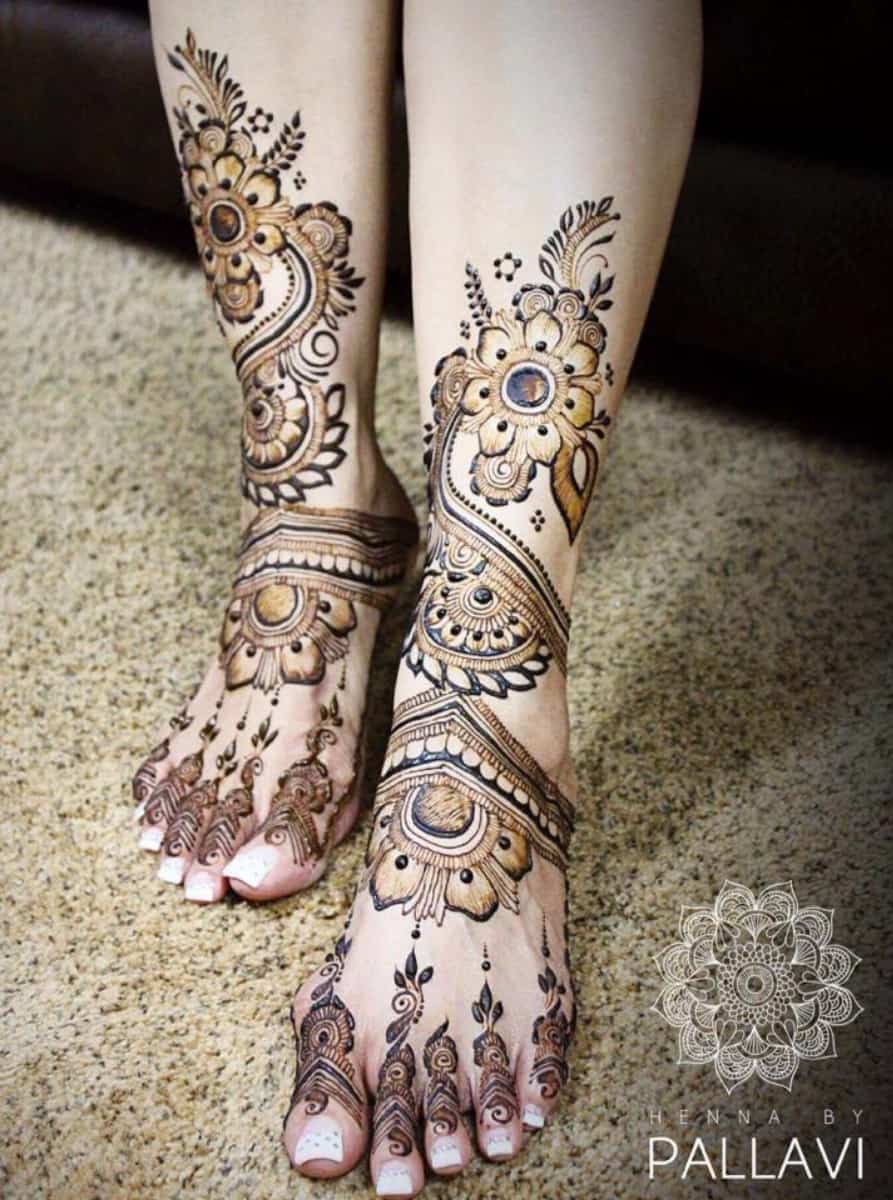 30 Mind Blowing Leg And Foot Mehndi Designs For Brides