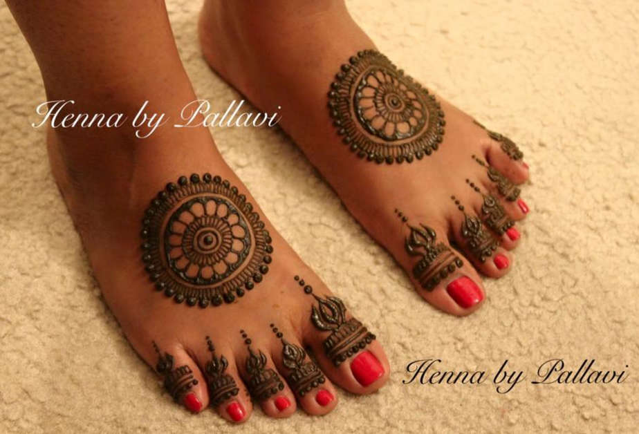 leg mehndi design