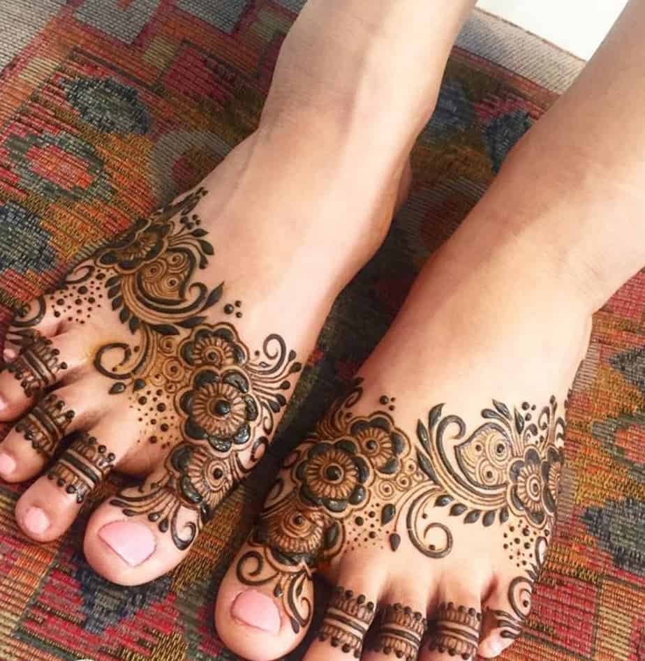 simple mehendi designs for legs