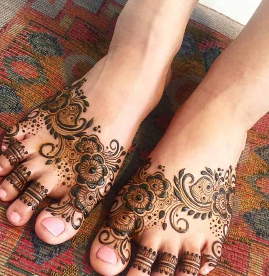 30 Mind Blowing Leg And Foot Mehndi Designs For Brides!