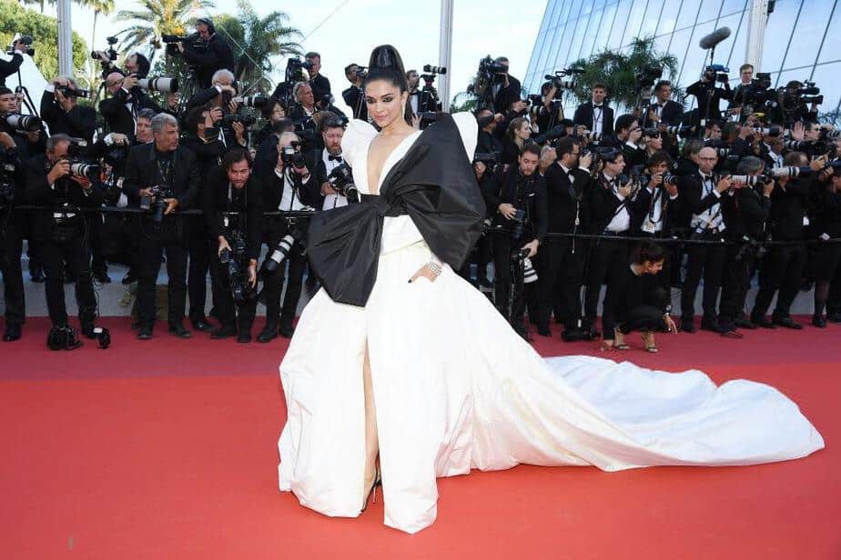 D6s7vowU0AASCst deepika padukone white gown at cannes 2019