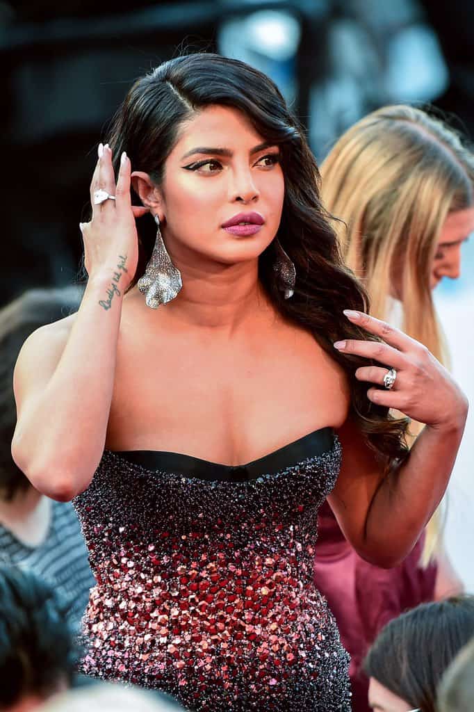 D6tFbZYUcAABvQY priyanka chopra at cannes 2019