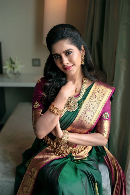 Nabha Natesh in a green Kanjeevaram saree – South India Fashion Nabha Natesh in a green Kanjeevaram saree – South India Fashion