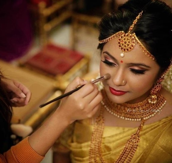 Golden bridal makeup