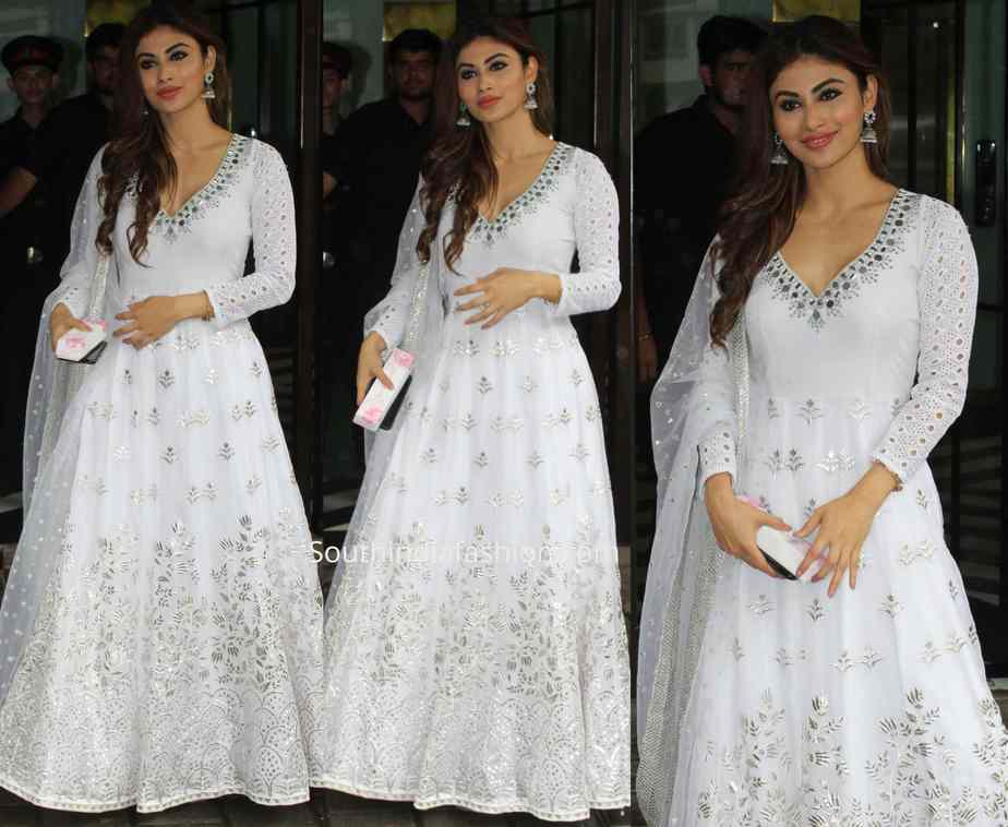 mouni roy white anarkali at arpita khan ganesh chaturthi puja