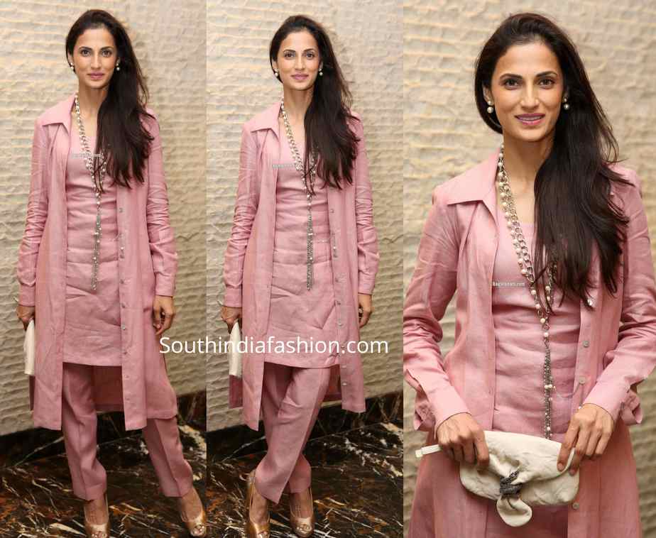 shilpa reddy pink salwar with jacket at a book launch event