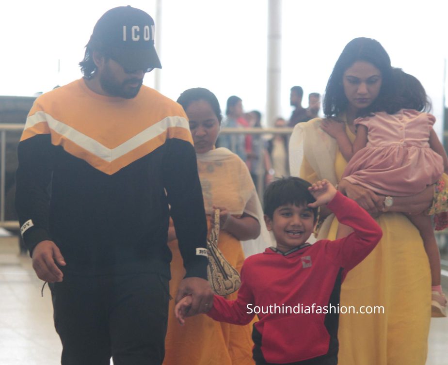 allu arjun family snapped at airport (4)