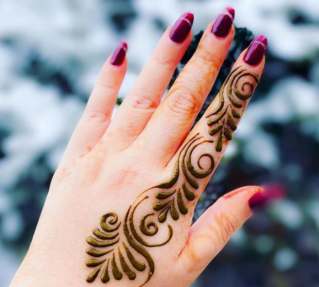 हाथों की उंगलियों पर खूब जचेंगे मेहंदी के ये डिजाइंस | simple mehndi designs  for fingers of hand | HerZindagi