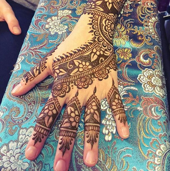 easy one side mehndi design 