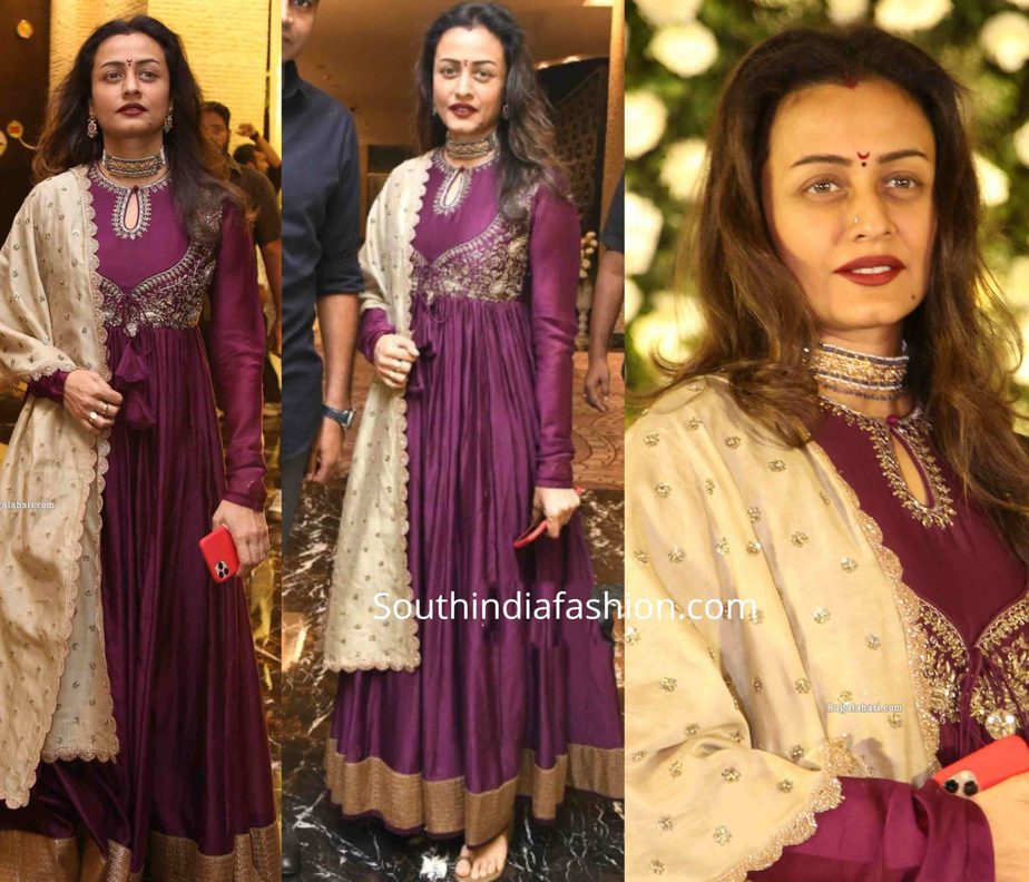 namrata shirodkar in purple jayanti reddy anarkali at jayasudha son wedding reception (2)