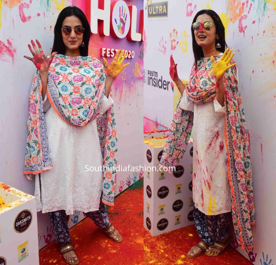 sonal chauhan in white kurta set at zoom holi fest 2020