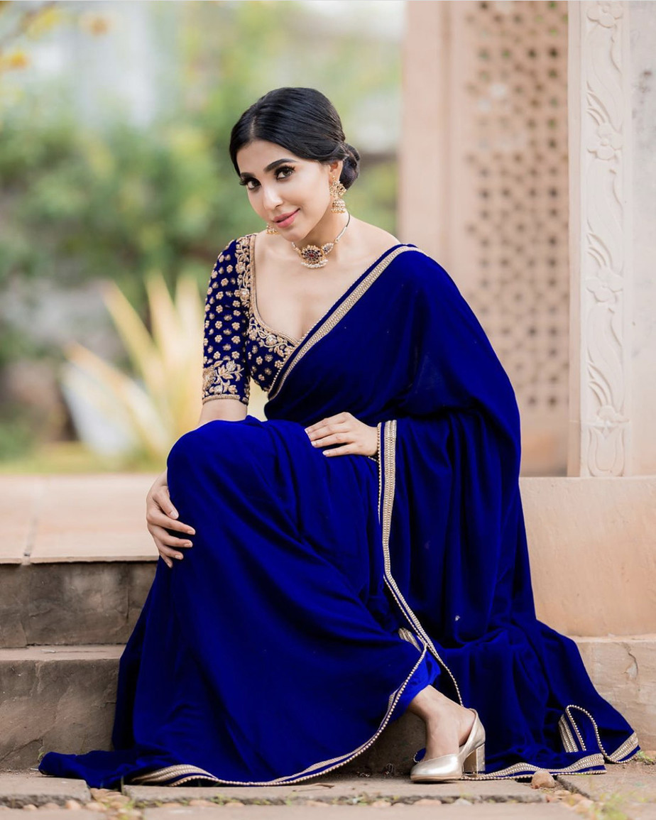 Parvati Nair in monotone blue saree ...