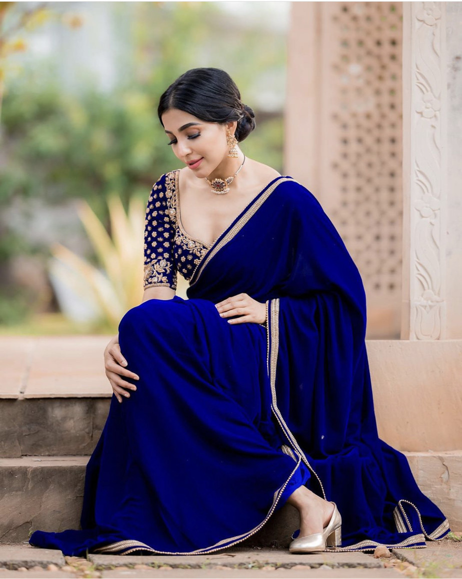 Parvati Nair in monotone blue saree with hints of gold!