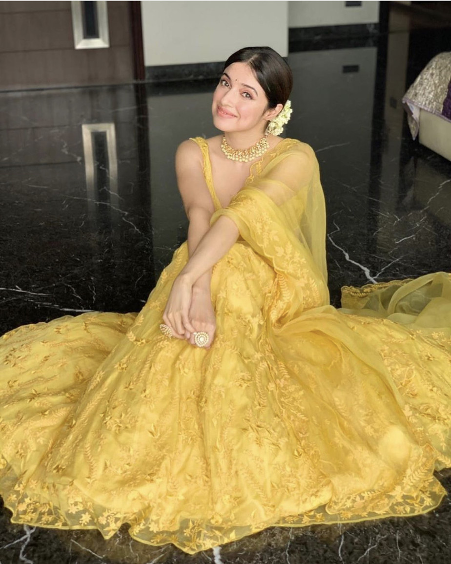 Divya Khosla Kumar glistening in a yellow lehenga! – South India Fashion