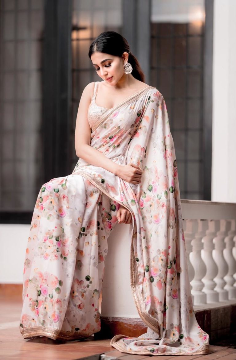 Parvati Nair looks elegant in a floral printed saree!
