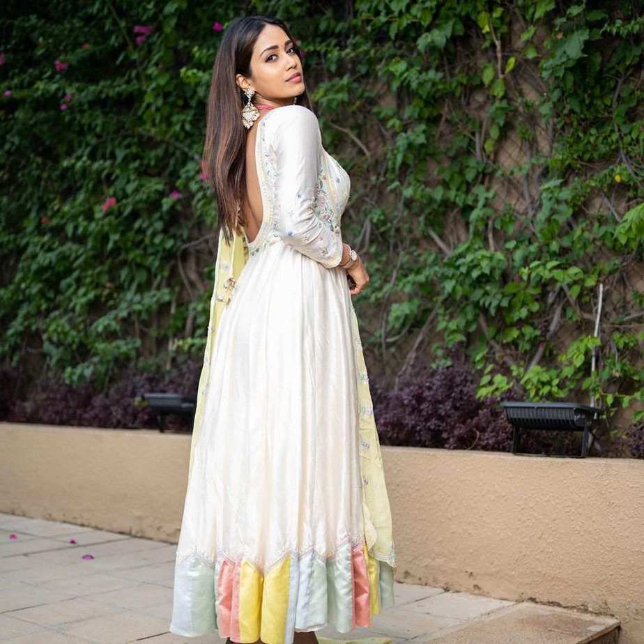 Nivetha Pethuraj looks beautiful in an ivory anarkali suit
