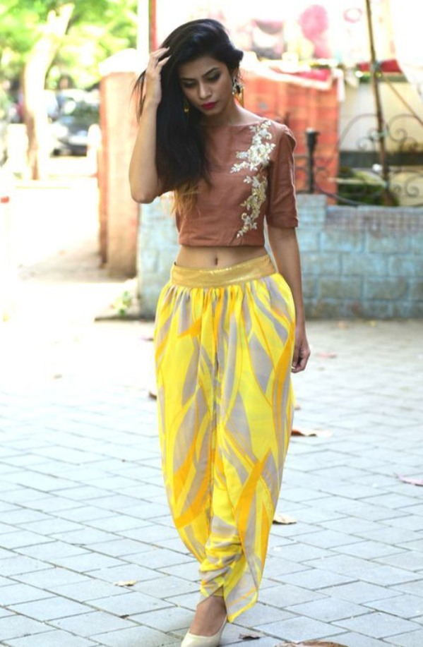 actress in crop top dhoti (1)