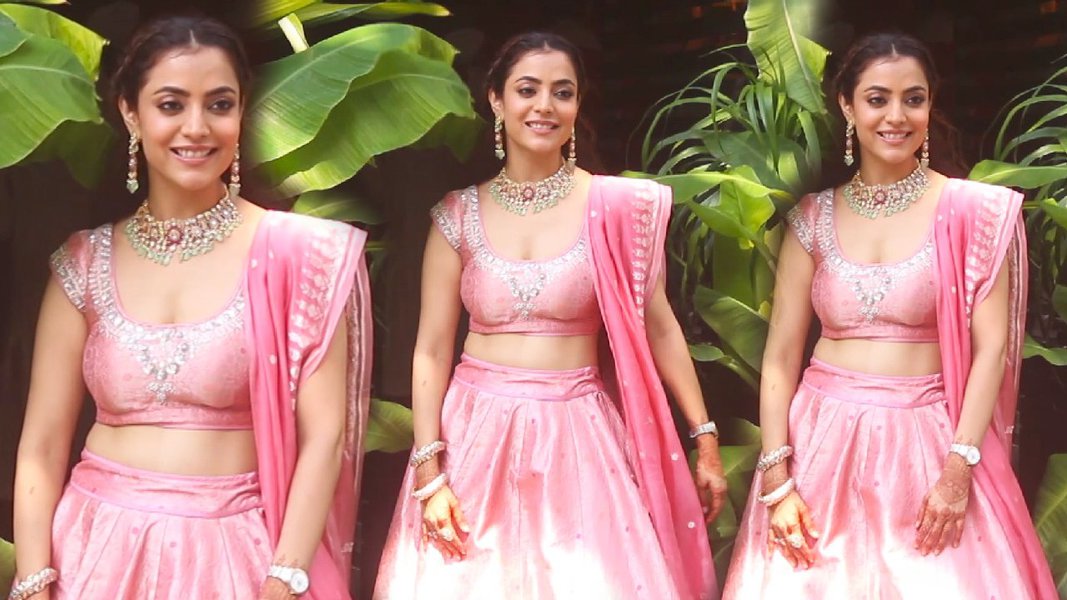 nisha aggarwal at kajal aggarwal mehendi in pink lehenga