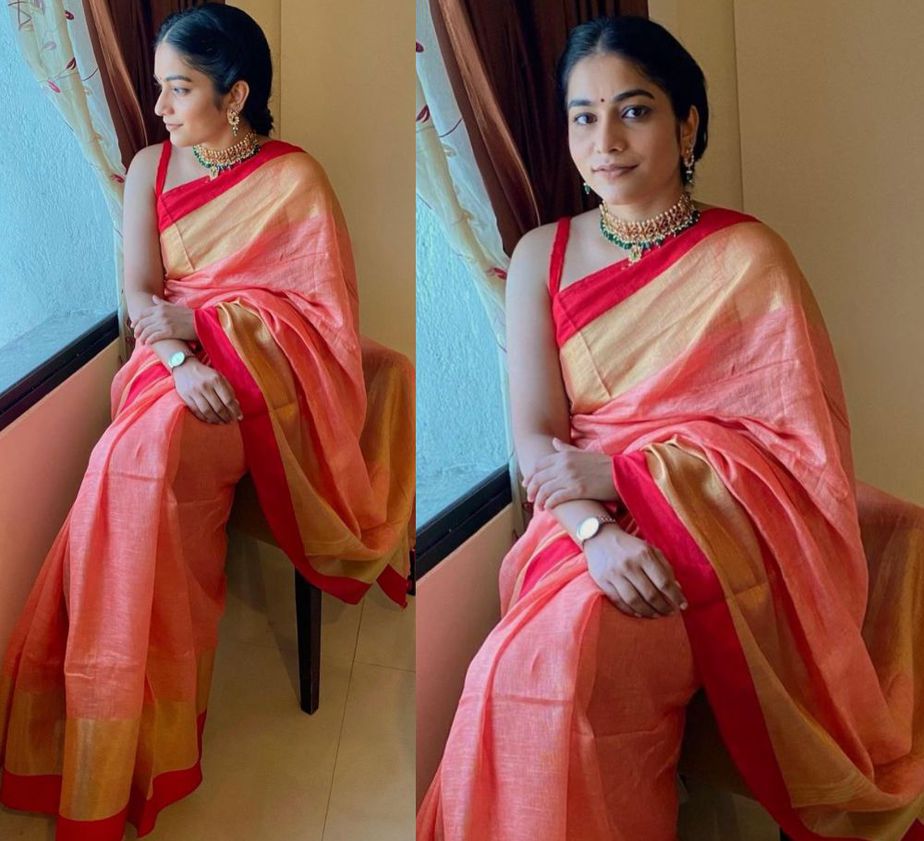 punarnavi bhupalam in a traditional saree for dussehra