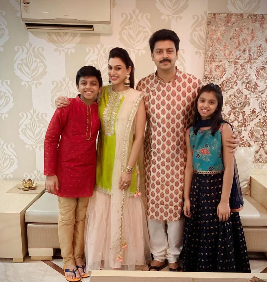 Srikanth and family in traditional attires for Diwali 3