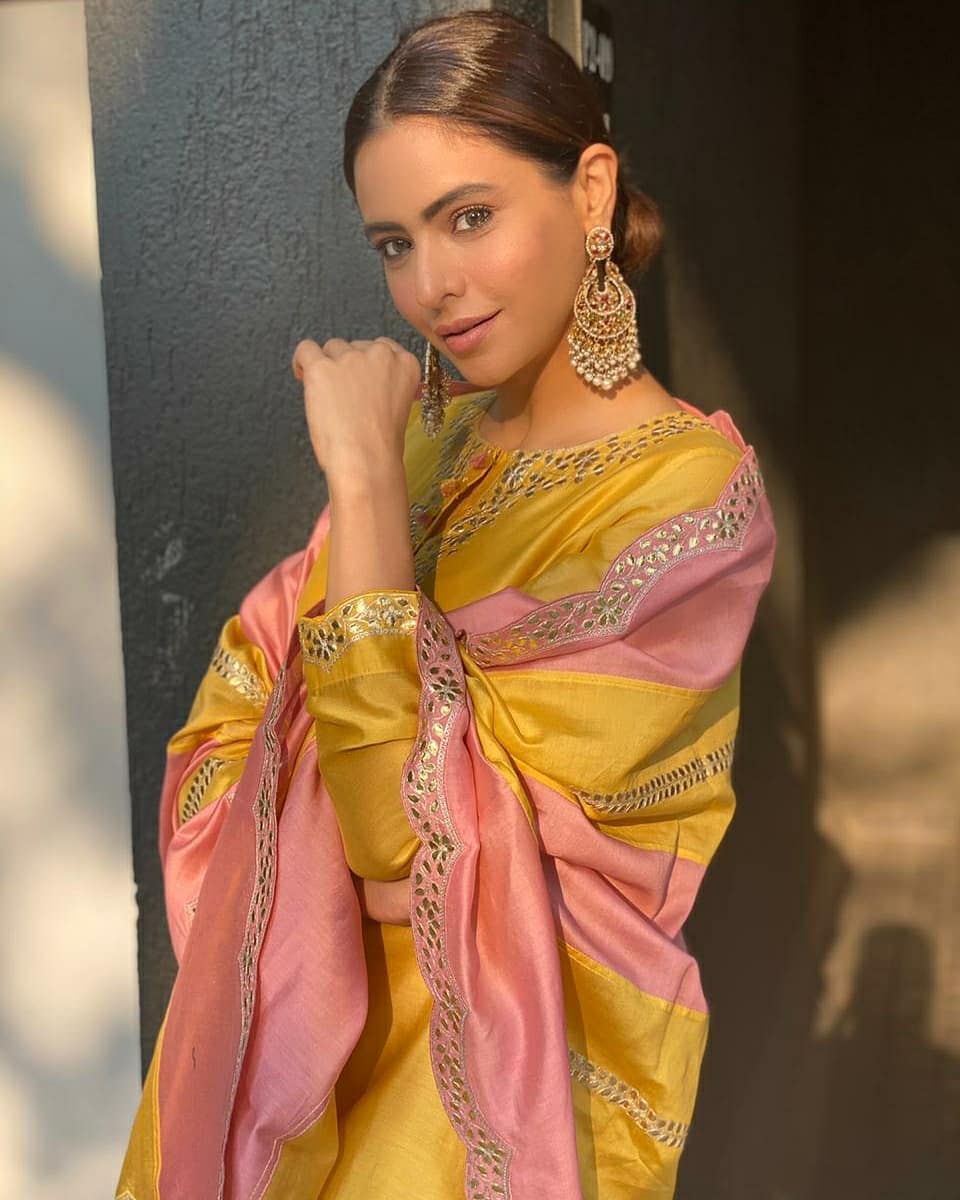 Aamna Sharif in a pink-yellow kurta set by pink city4