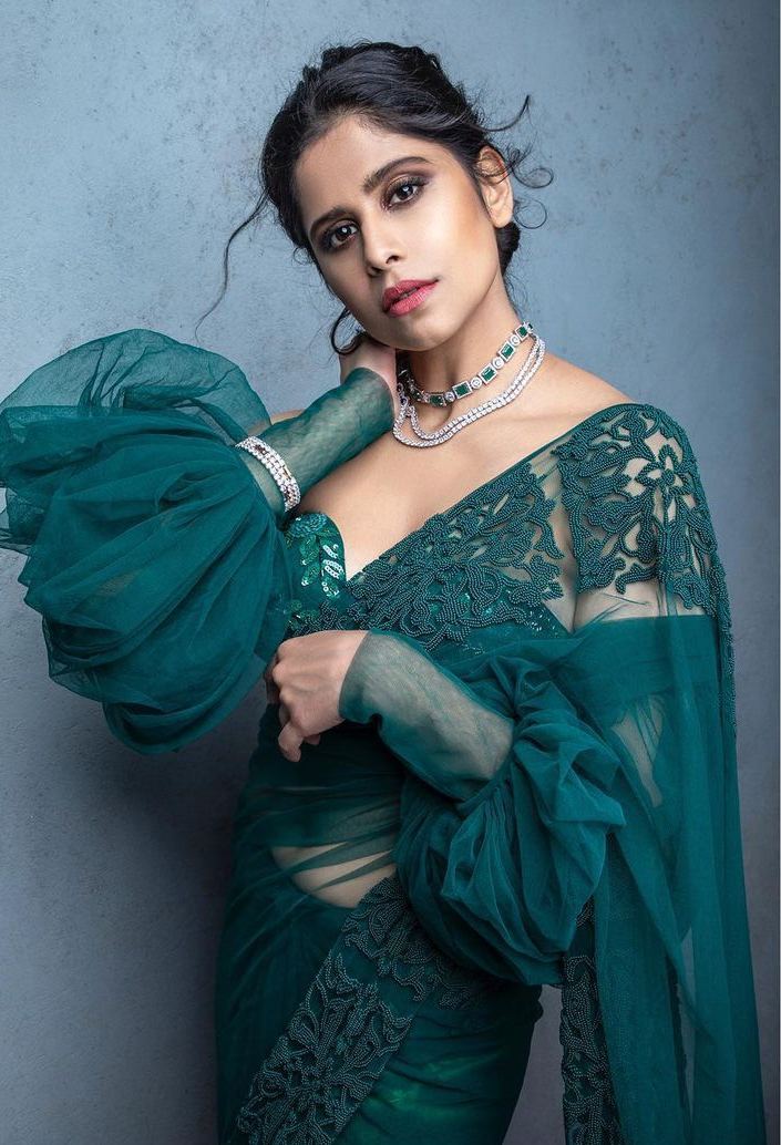 Sai Tamhankar in emerald saree0