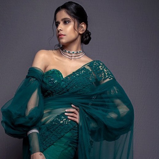 Sai tamhankar in emerald saree 3