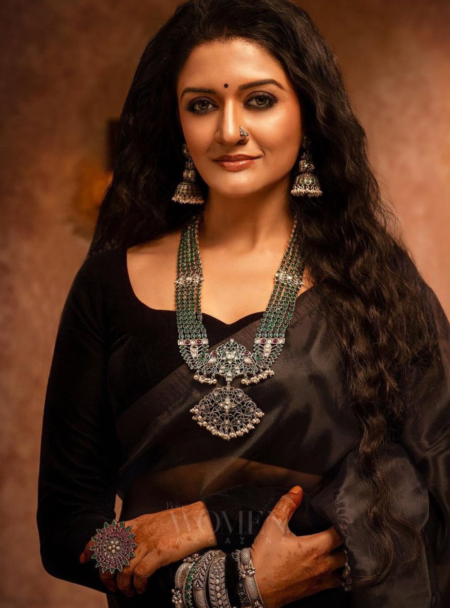 High-Fashion Saree Catalog Photoshoot in Delhi by Amir & Raika Creative  Photography — Amir & Raika Creative Photography