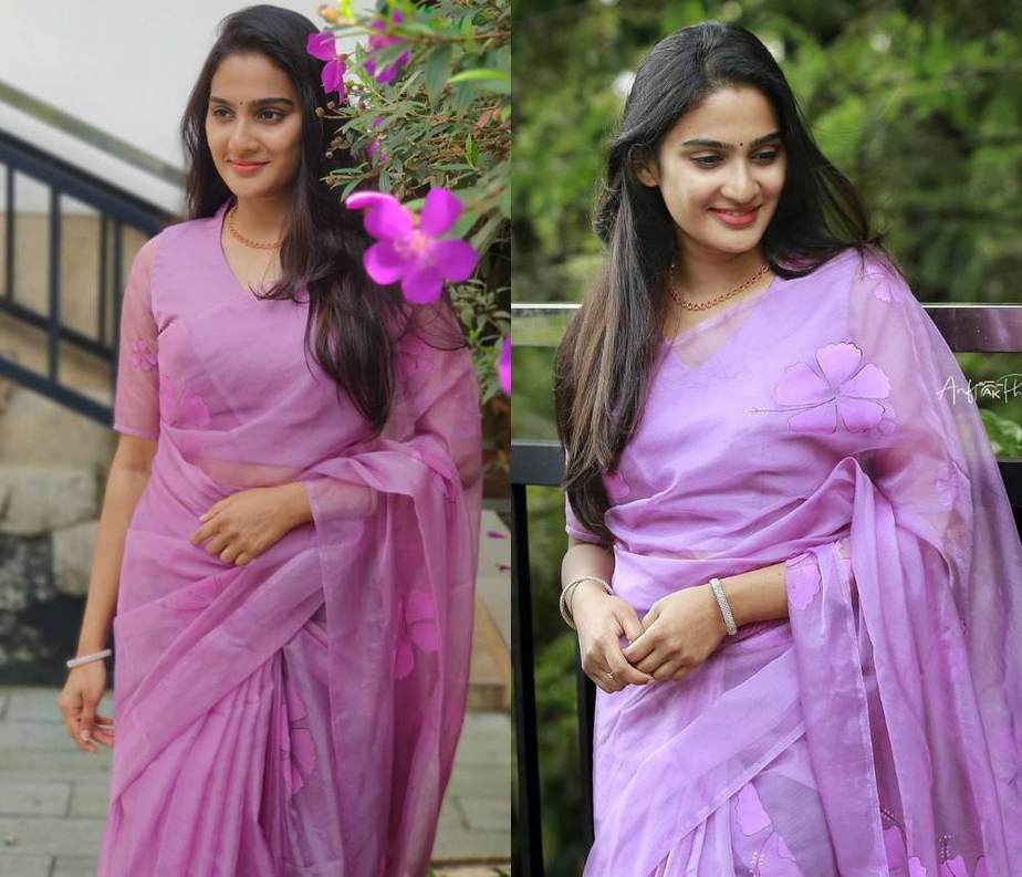 aditi ravi in a lavender organza saree