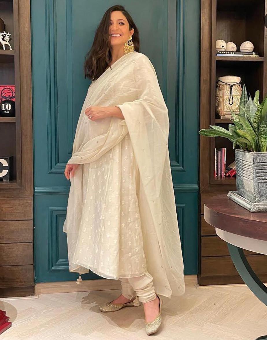 Anushka best sale sharma churidar