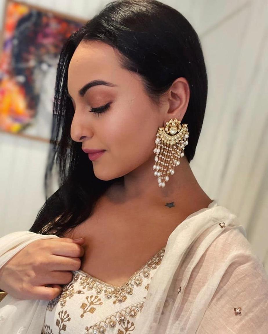Sonakshi Sinha drops cues on how to dress elegantly for a wedding