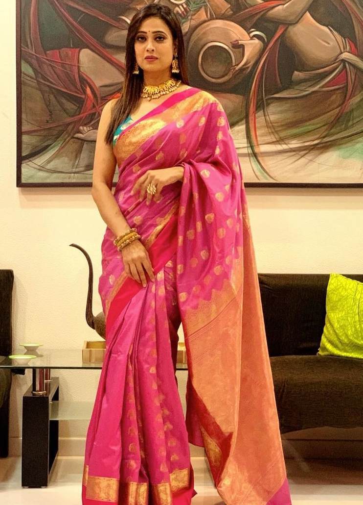 shweta tiwari in benarasi pink silk saree