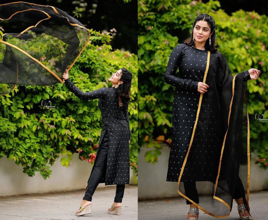 Shamna kasim in a black stylediva label kurta set2