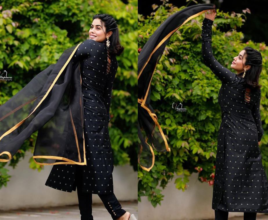 Shamna kasim in a black stylediva label kurta set3