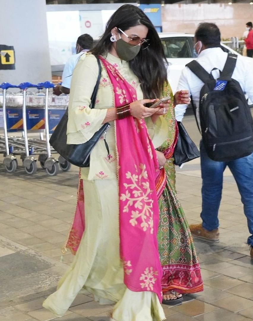 niharika at hyderabad airport back from tirupati