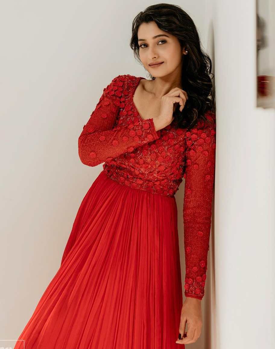 priya bhavani shankar red gown by ashwin thiyagaraj