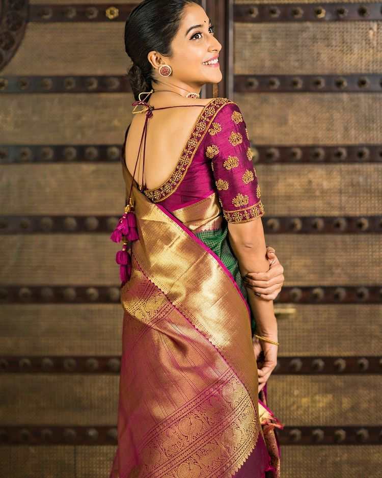 regina cassandra green silk saree with red border