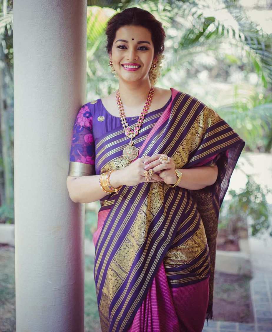 renu desai bhargavi kunam pink kanchipuram saree