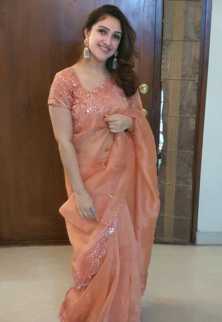 south indian actress sridevi vijaykumar saree look